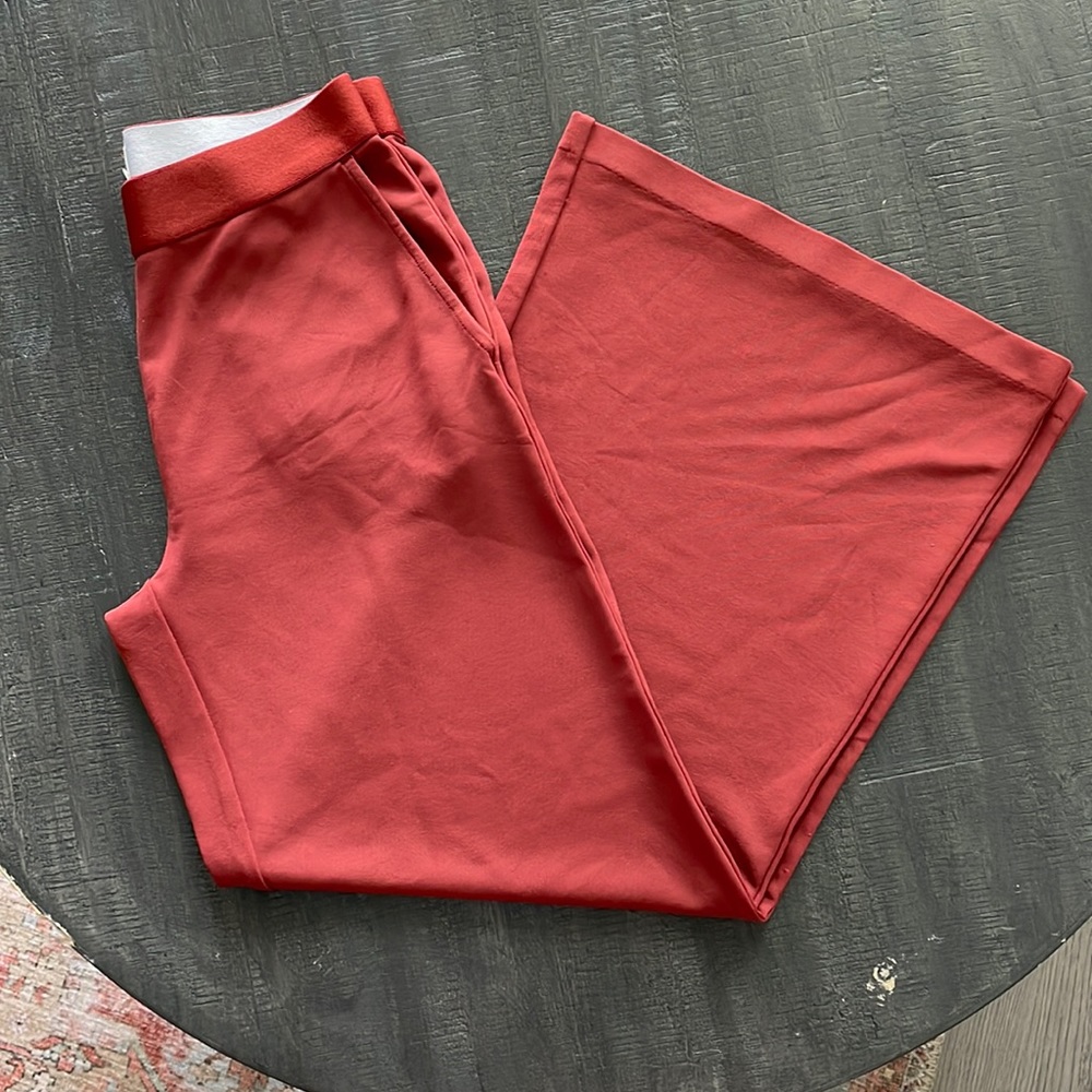 Lou & Grey - Women's Wide leg Lounge Pants with Pockets - Rust XS